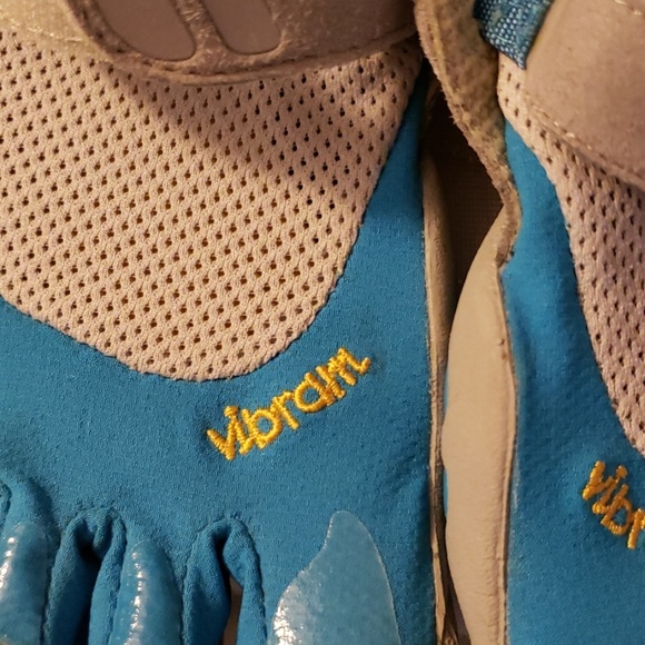 Toes Shoes - Picture 3 of 4